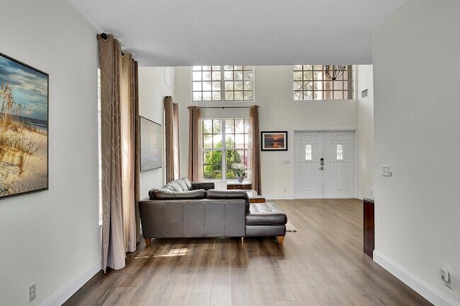 Building Photo - 3354 Greenview Terrace W