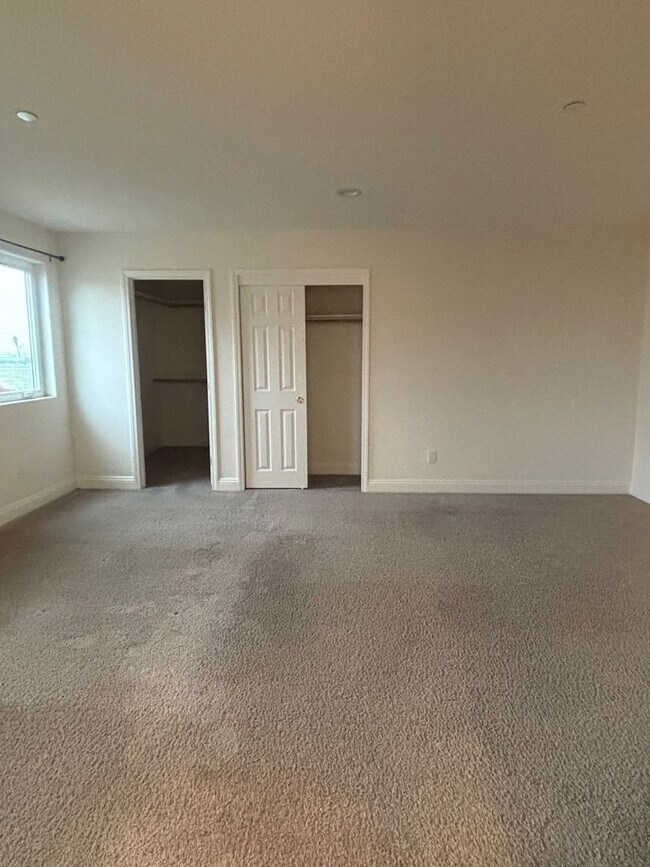 Building Photo - Charming 3-Bedroom 2.5 Bath with Loft for Rent in Guadalupe