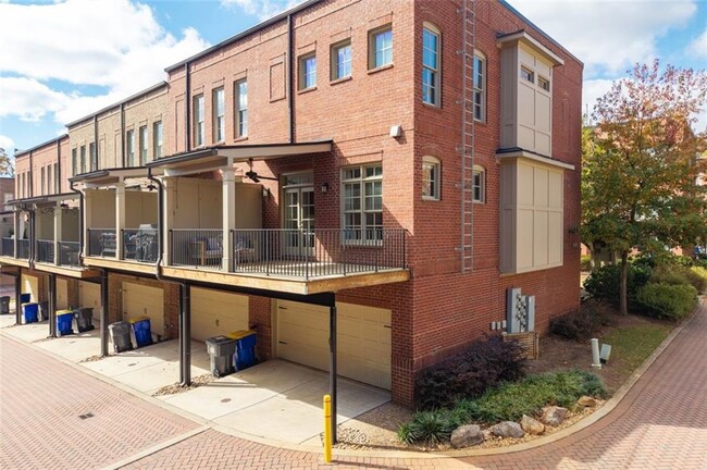 Building Photo - 821 Virginia Park Cir NE