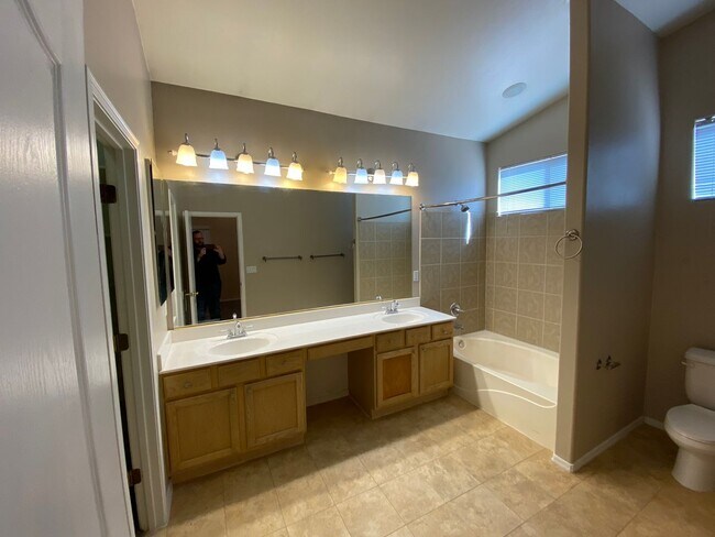 Building Photo - 7716 S Lions Spring Way
