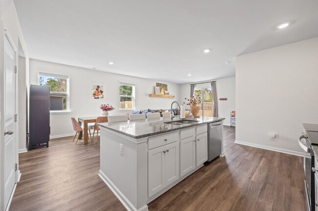 Building Photo - 322 Royal Eagle Ct