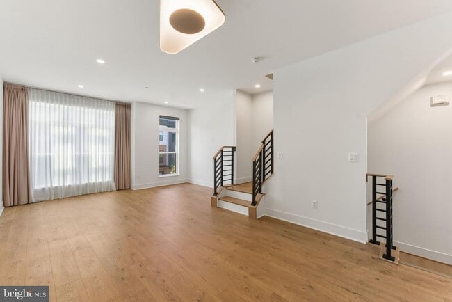 Building Photo - 2013 Tysons Ridgeline Rd