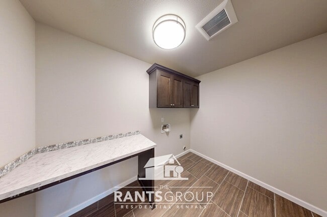 Building Photo - Luxury 4-Bedroom Home with 5-Car Garage & ...