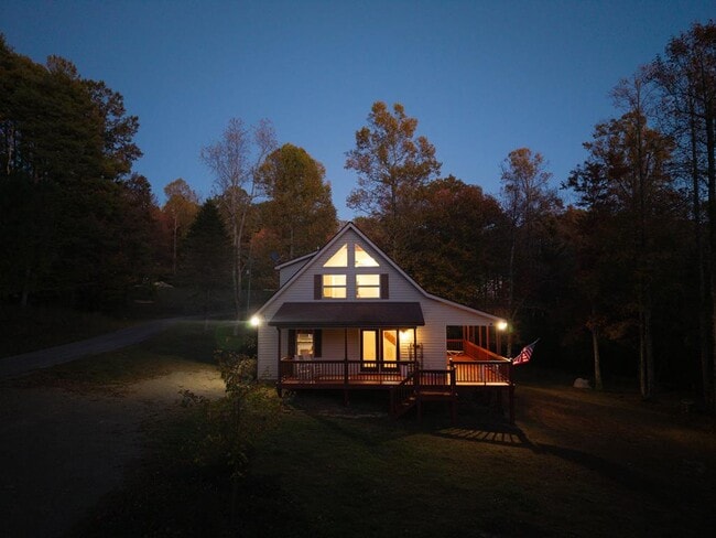 Building Photo - 450 Rhododendron Ln