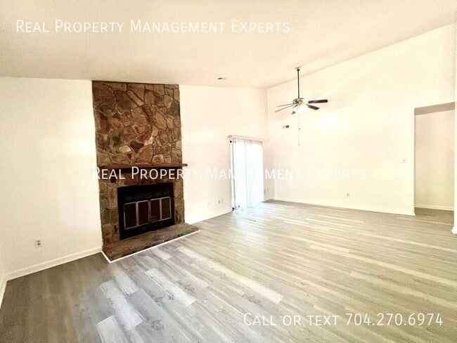 Building Photo - 723 Cricketwood Ln