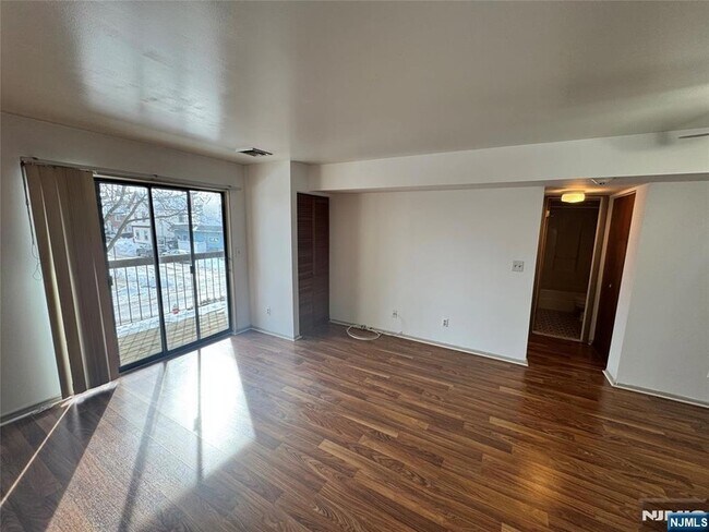 Building Photo - 19 Plauderville Ave