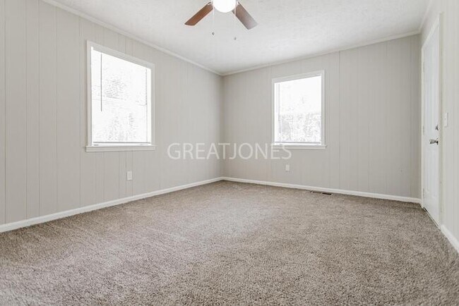 Building Photo - NOW OFFERING 1/2 MONTH FREE IF LEASE SIGNE...