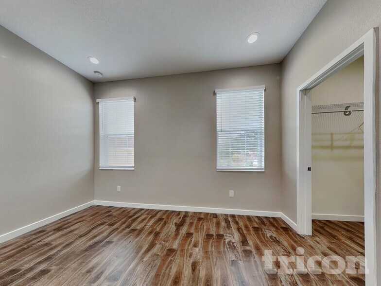 Building Photo - 8118 N Coolidge Ave