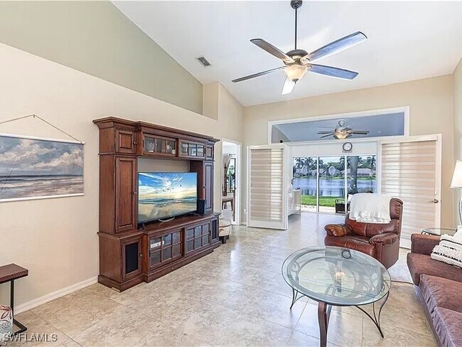 Building Photo - 5595 Greenwood Cir