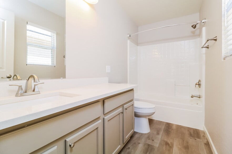 Building Photo - 10043 N 115th Dr