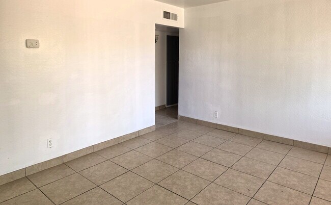 Building Photo - MOVE-IN READY 3 BEDROOM WITH $250 BONUS – ALL TILE & CENTRAL AIR OFFERING $250 GIFT CARE AFTER SU...