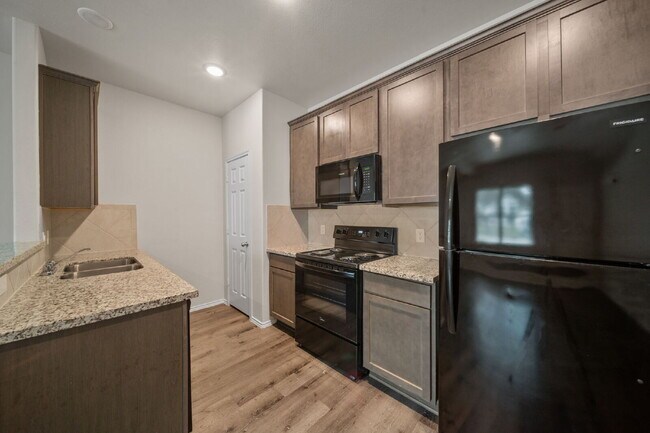 Building Photo - **MOVE-IN READY 3-BEDROOM HOME IN CONROE!**