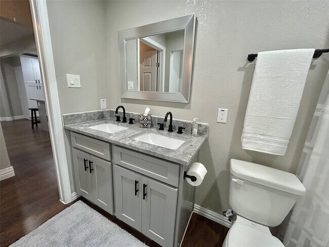 Building Photo - 4010 Chapman St