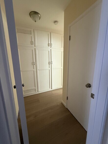 Building Photo - 145 Normandie Ave