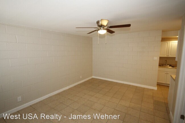 Building Photo - 2444 E Danbury Rd