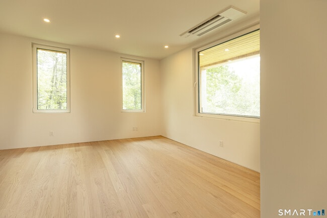 Building Photo - 205 E Hyerdale Dr
