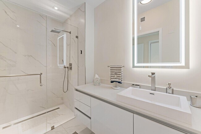 Building Photo - 3100 N Ocean Dr