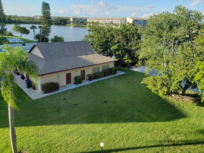 Building Photo - 4107 Lake Bayshore Dr