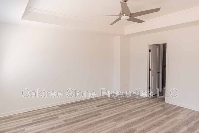 Building Photo - 3378 Skyland Dr