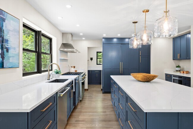 Building Photo - 205 Loop Dr