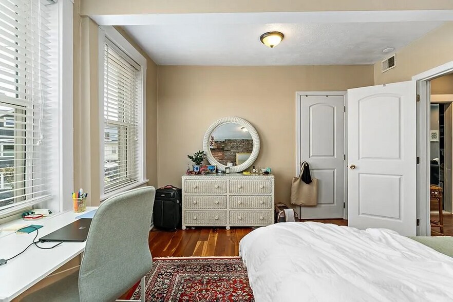 Bedroom - 250 36th St