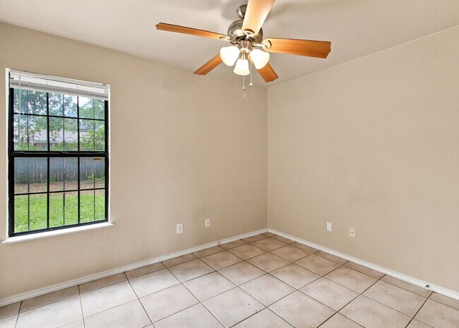 Building Photo - Updated 2 Bedroom Home with Bonus Room and Covered Patio