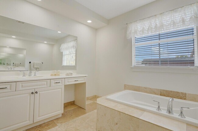 Building Photo - 138 Via Palma Ln
