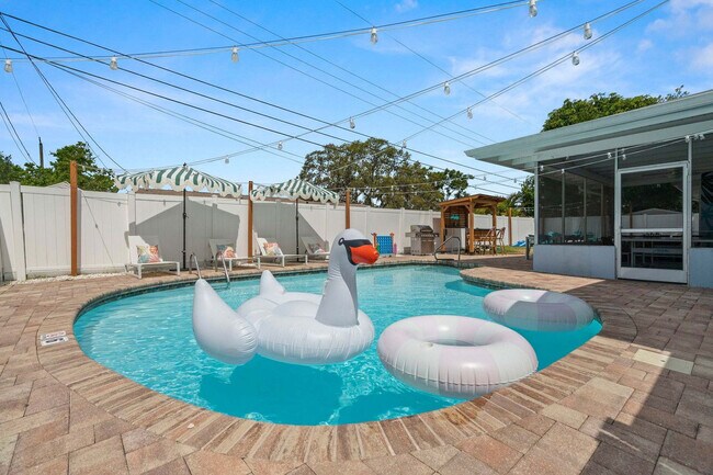 Building Photo - 1121 19th St SW