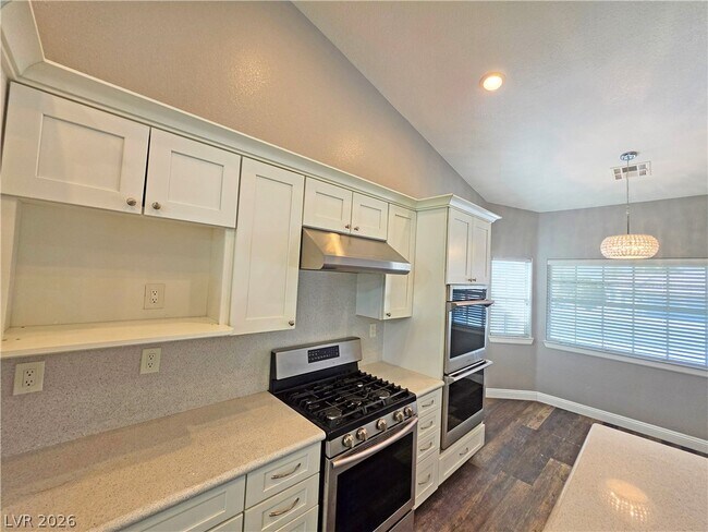 Building Photo - 3630 E Vineyard Dr