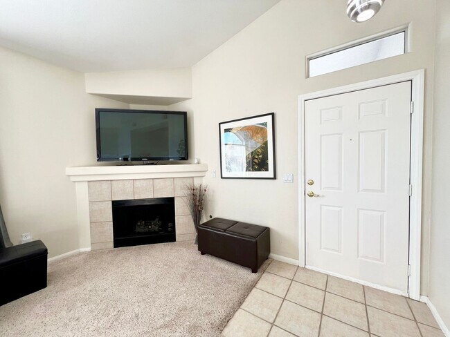 Building Photo - CHARMING FURNISHED OR UNFURNISHED  2BD/2BA CONDO IN HENDERSON! W/ COMMUNITY POOL