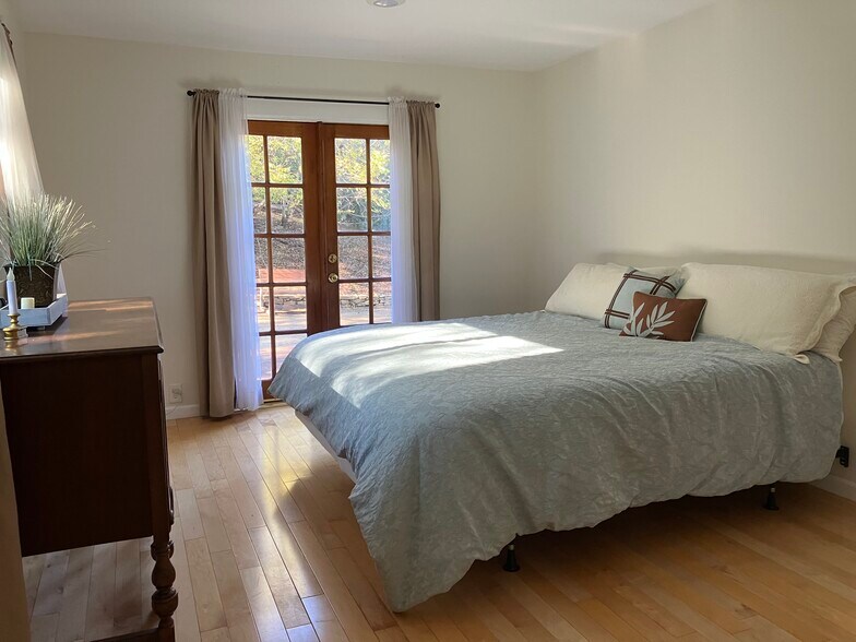 Building Photo - 1600 Henry Ridge Mtwy