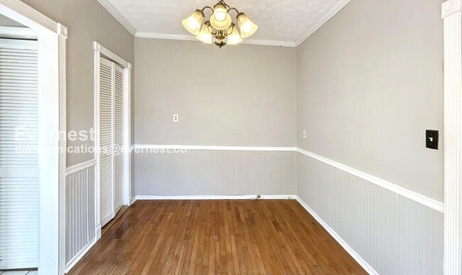 Building Photo - 2-Bedroom Home with Fenced Yard / Pet-Frie...