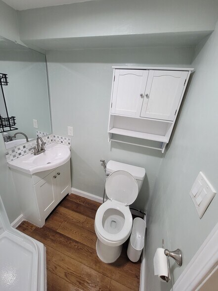 Building Photo - 11001 Darby Ave