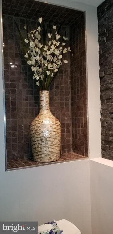 Building Photo - 8233 Lyndhurst St