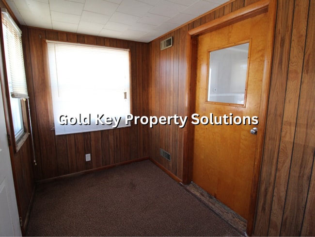 Building Photo - Nice 2 BR 1 BA House with Central Air and Garage (SECTION 8 APPROVED)