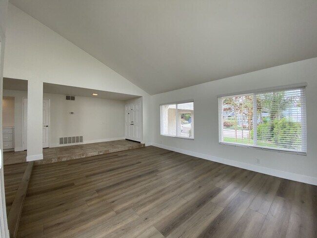 Building Photo - Spacious Home in La Costa with Nice View!!