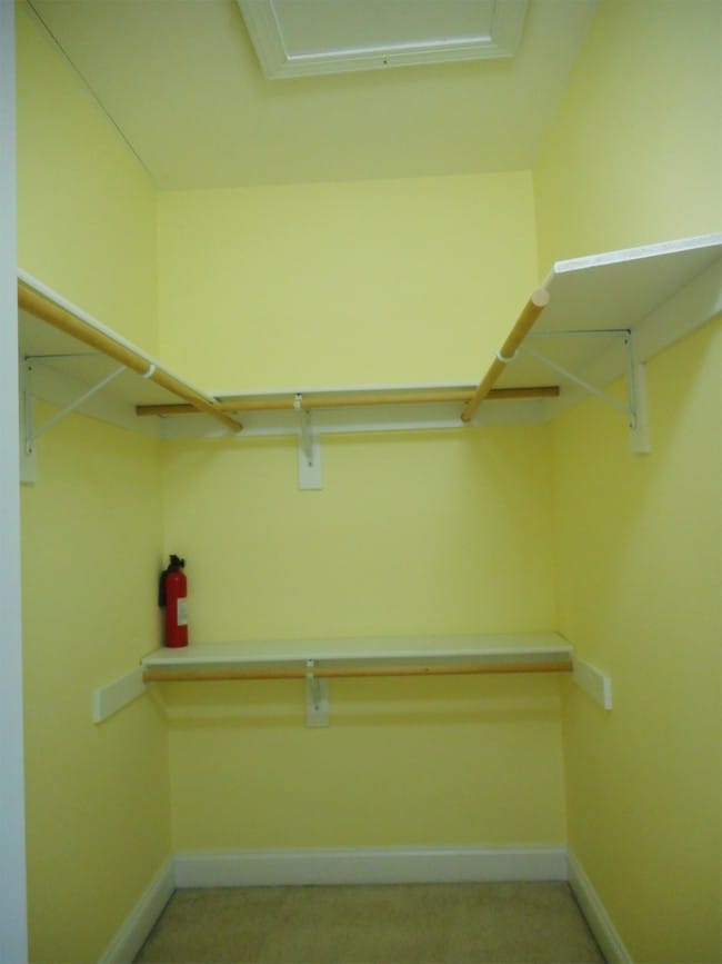 Building Photo - 204 Seneca Way