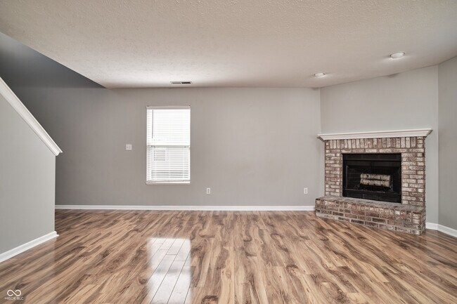 Building Photo - 10856 Trailwood Dr