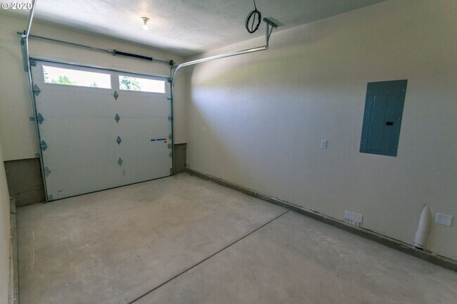 Building Photo - Ross Lane Triplex