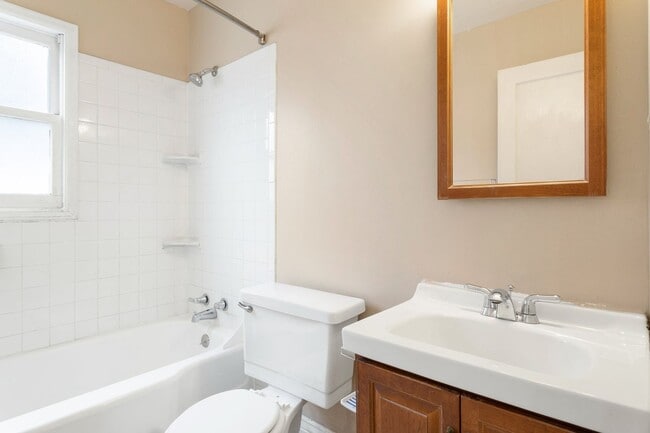 Building Photo - Centrally-Located Bungalow Available NOW!