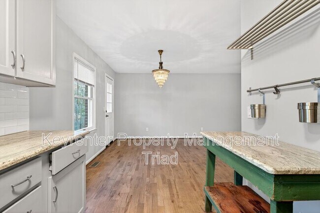 Building Photo - 2312 Bonnie Ln