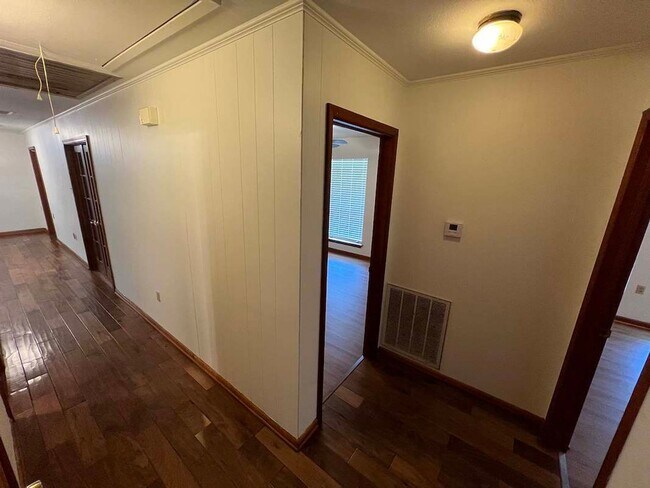 Building Photo - Baker's Historic Buffwood Subdivision, 3 bedroom, 2 bath home loaded with amenities