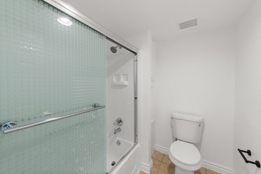 Building Photo - 78650 Ave 42 Ave