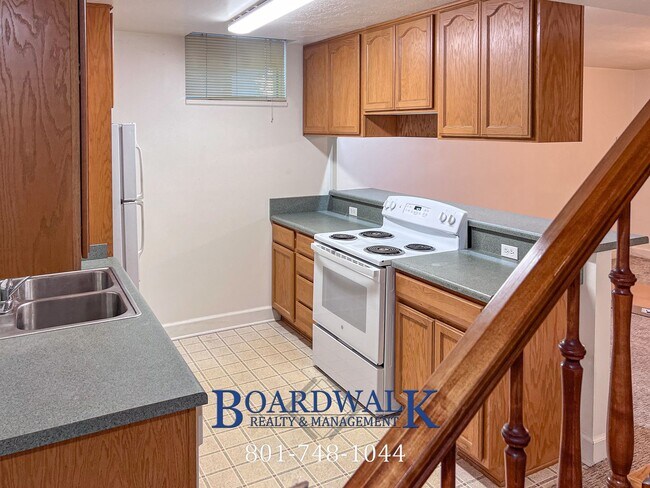 Building Photo - 2247 E Lambourne Ave