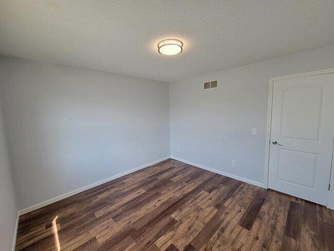 Building Photo - 2256 Fairfax Dr