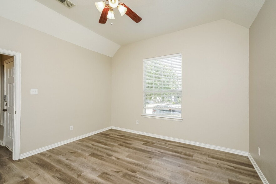 Building Photo - 10345 Nantucket Dr