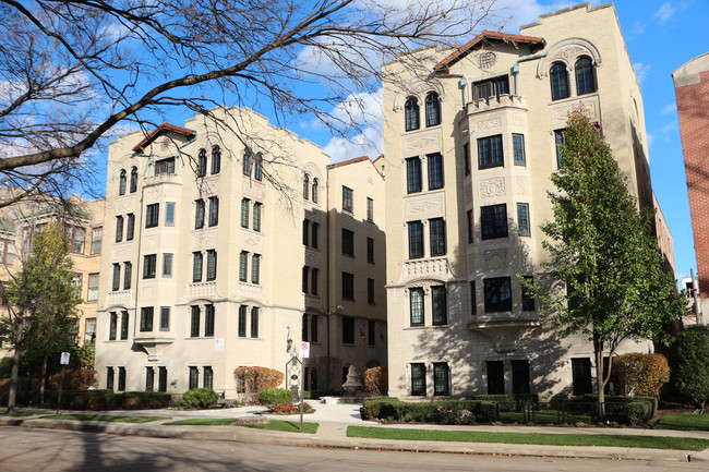 320 Wisconsin - Bon Villa Apartments