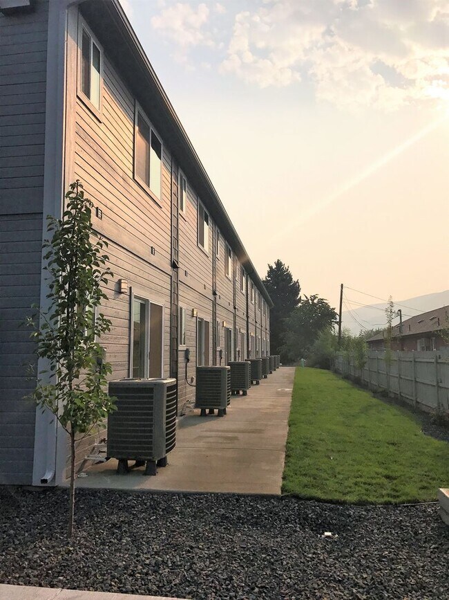 Building Photo - Lower Rent? And $500 Off Your First Month's Rent? In This Economy?! That Means More Money for Tacos!