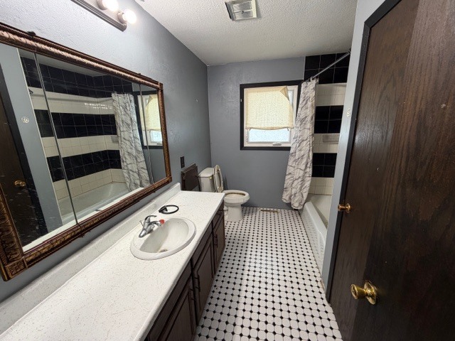 Building Photo - 447 2nd Ave SW