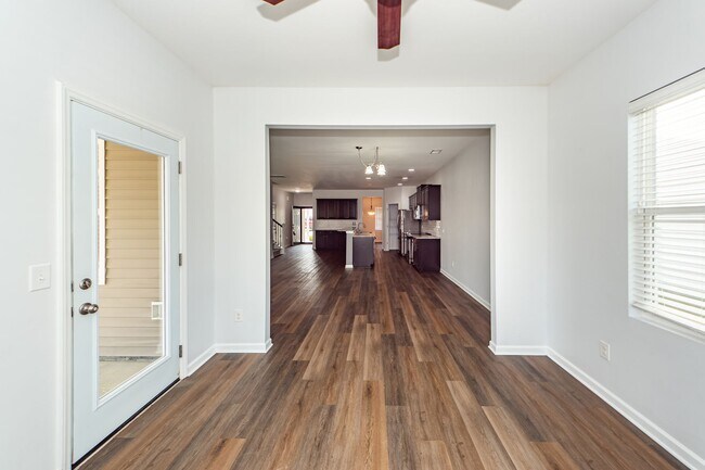 Building Photo - 5 Bedroom 3 Bath Home in Cane Bay Plantation - Summerville